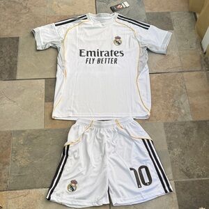 Real Madrid Men’s White Home Jersey & Shorts Set - Emirates Fly Better